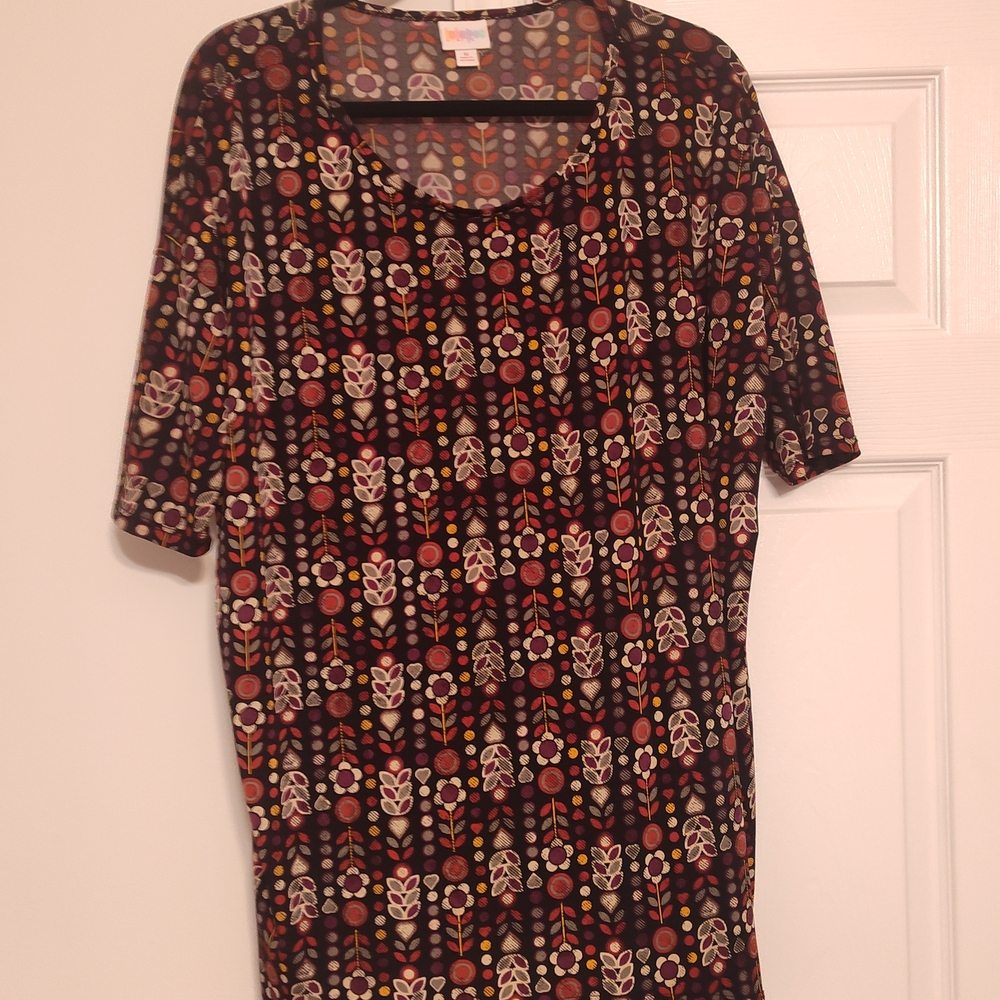 LuLaRoe Black and Red Flower Patterned Tunic. Size Medium.